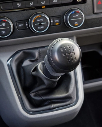 Volkswagen Caravelle cena 221600 przebieg: 1, rok produkcji 2024 z Ćmielów małe 596